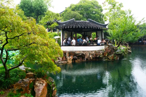9D Beijing Universal & Shanghai Disneyland via SQ